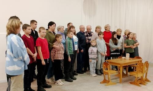 Активные и позитивные.